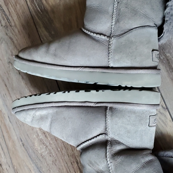 Ugg Women Bailey Button II Booties Sheepskin shoes sz 8 - Picture 7 of 16